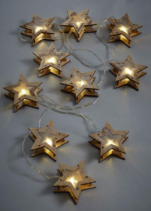 Vánoční řetěz z dřevěných svítících hvězdiček